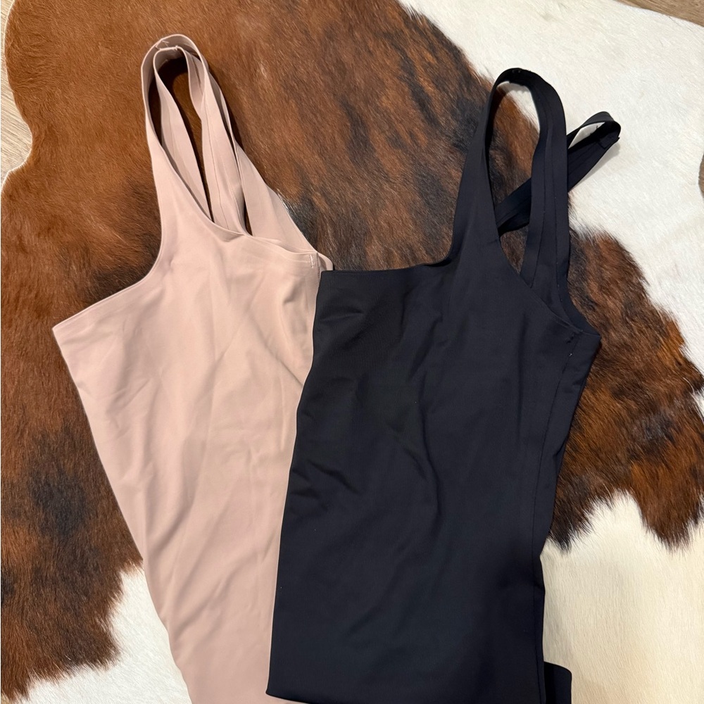 2 pack Black and Nude Sleeveless Dresses